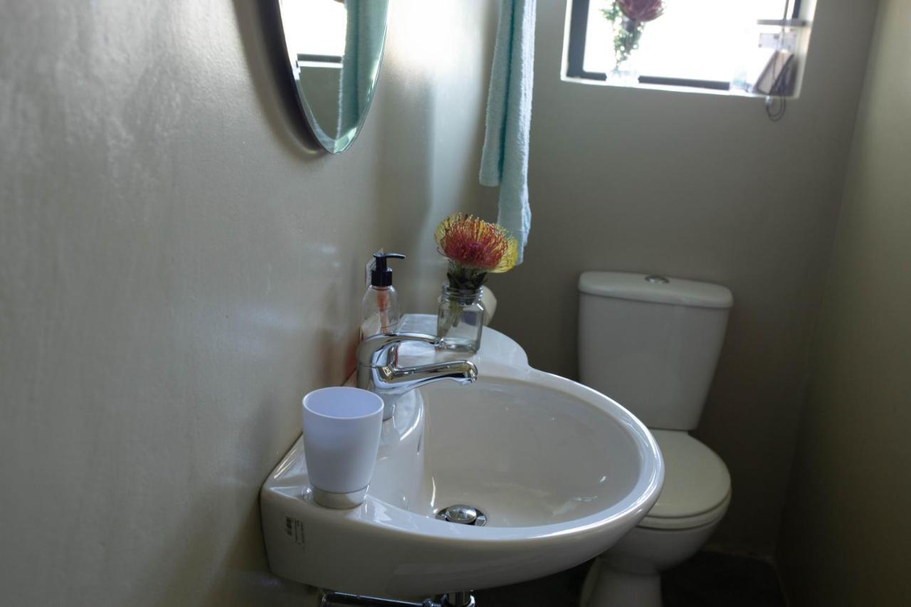 Stay At Friends Economic Rooms Malkopvlei Luaran gambar